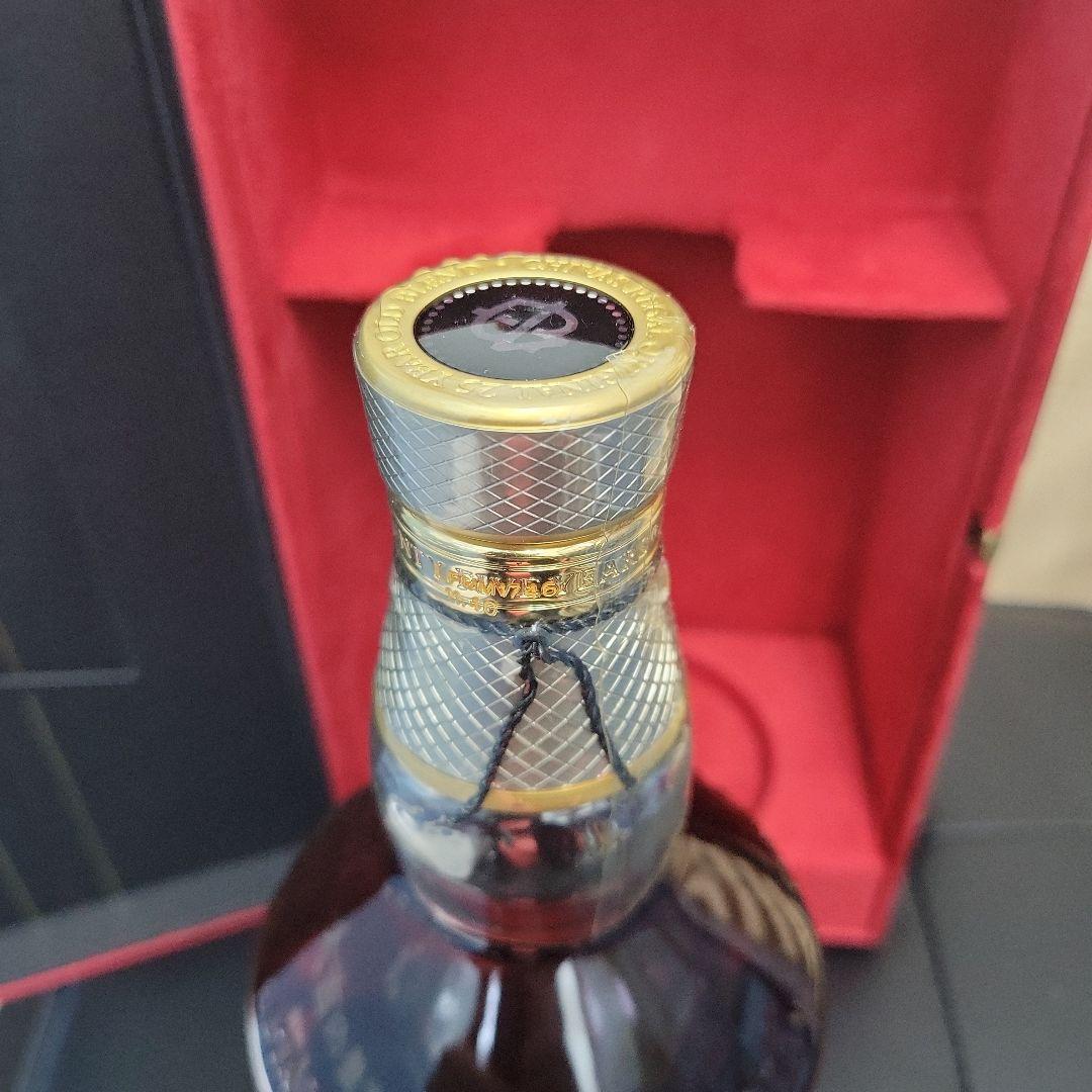 CHIVAS REGAL 25年 スコッチウイスキー 750ml