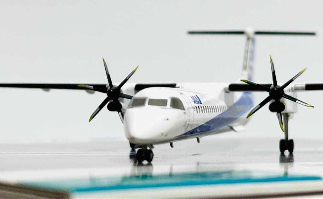 全日空商事1/200 DHC-8-400