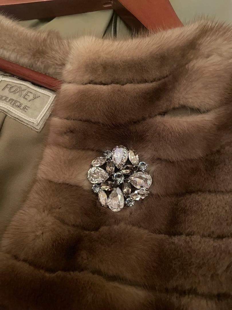 ⭐︎mamacocoさま⭐︎専用になります　フォクシー　ブローチ　キラキラビジュー