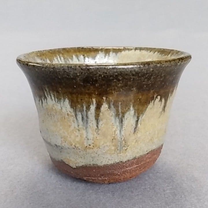 西岡良弘　氏作　朝鮮唐津ぐい呑み　朝鮮唐津酒盃　唐津立ちぐい吞み　唐津　箱なし