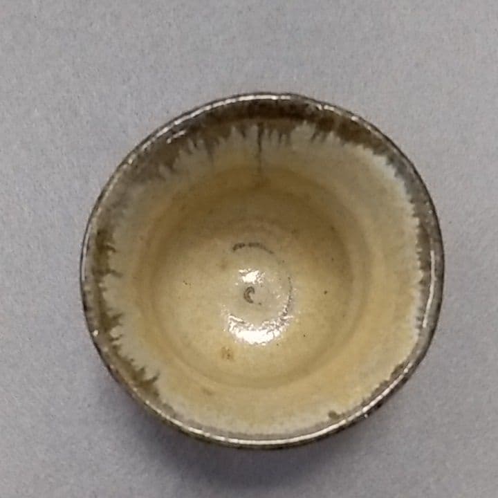 西岡良弘　氏作　朝鮮唐津ぐい呑み　朝鮮唐津酒盃　唐津立ちぐい吞み　唐津　箱なし