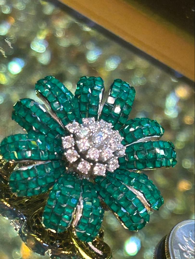 ミステリーグリーンガーネットブローチ