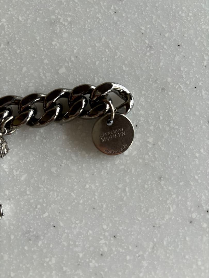 新品、未使用アレキサンダーマックイーンハンドバッグ