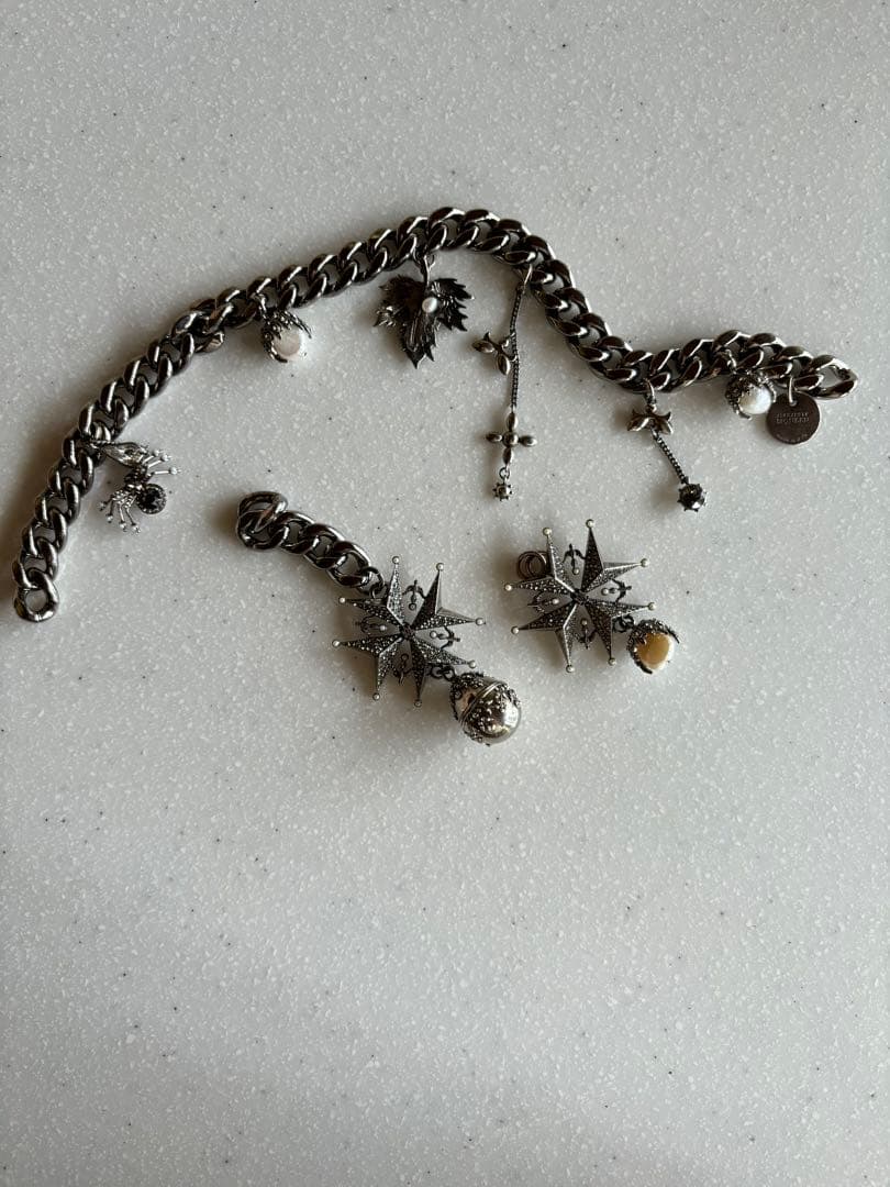 新品、未使用アレキサンダーマックイーンハンドバッグ