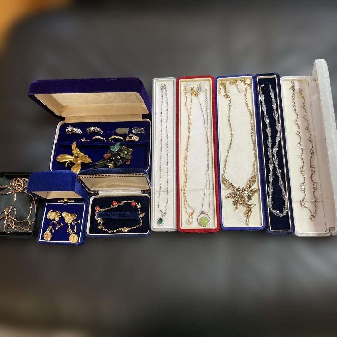 遺品　生前整理　アクセサリー　ＰＴＦ刻印あり　最終値下げ　お値引き不可