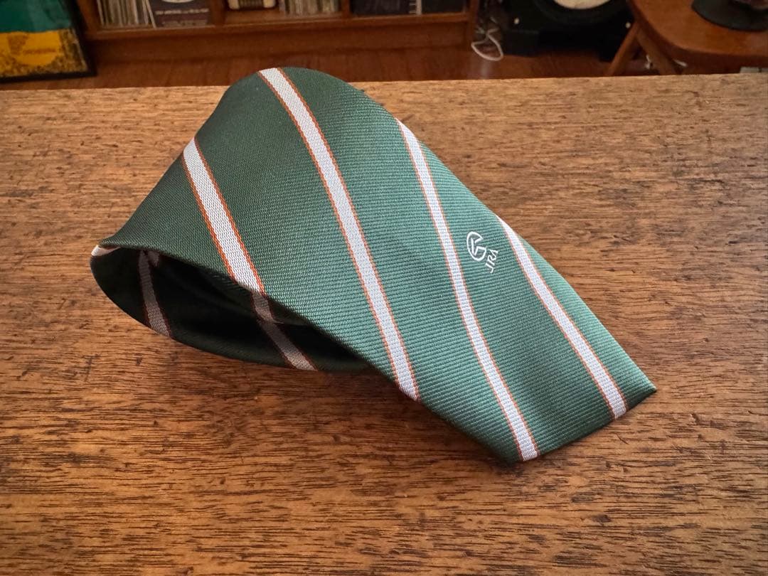 大昔のJRA 場外馬券場WINSの警備員のネクタイ　日本中央競馬会ウインズ