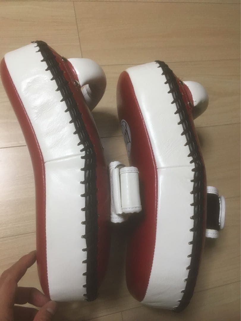 WINDY KP-8 パンチミット 赤/白　プロ仕様　ミット キックボクシング