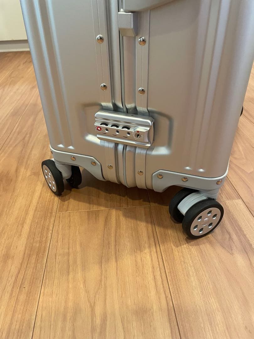 【新品未使用】メルセデスベンツ　65L スーツケース