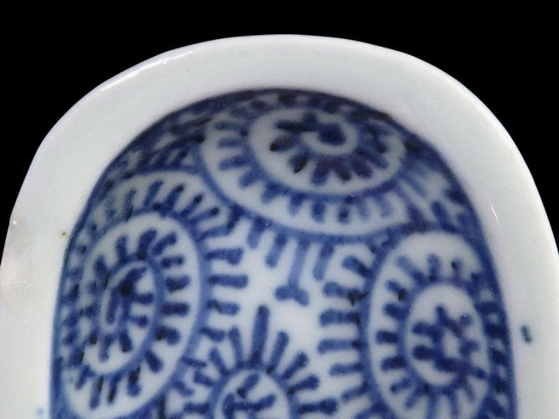 古伊万里　染付　蛸唐草の図　楕円豆皿　珍品　E498AS-CTw