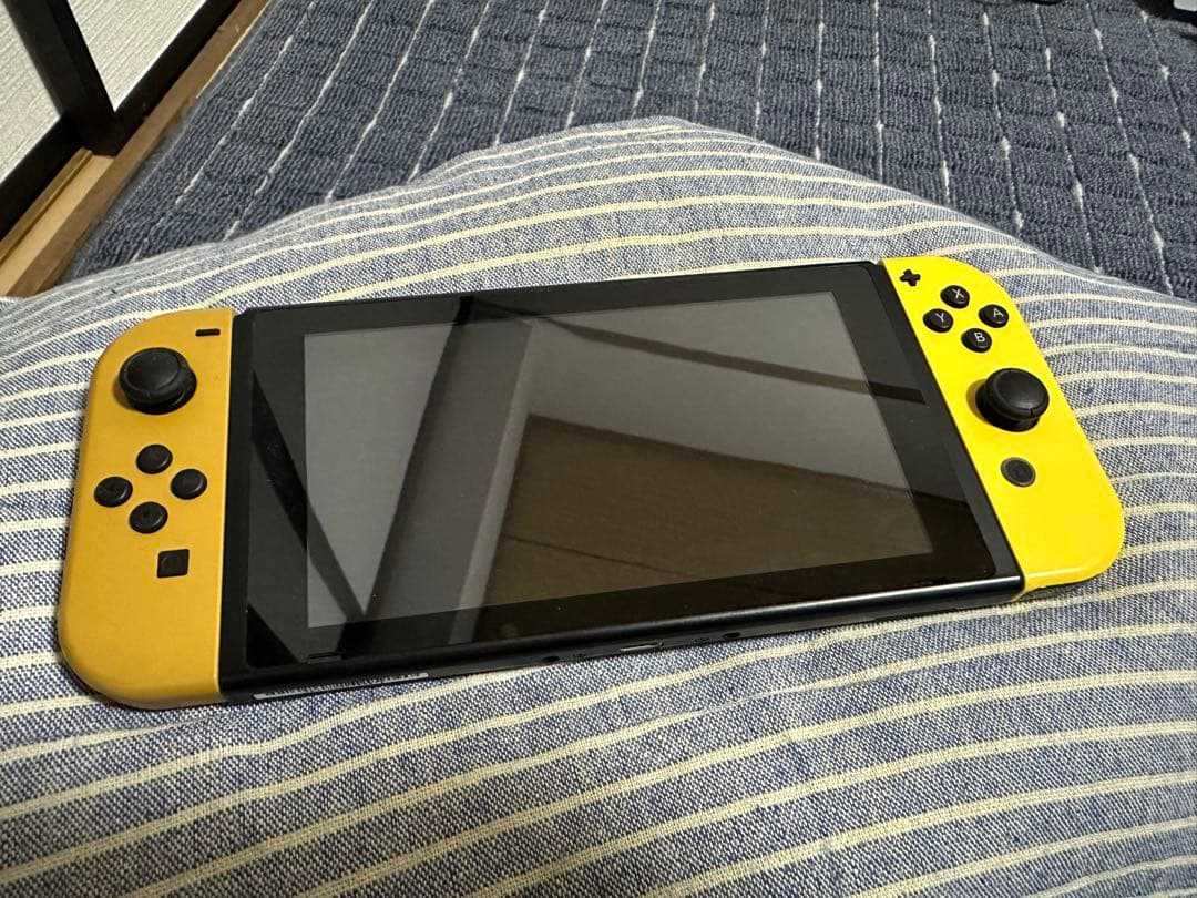 Nintendo Switch 本体【Joyconのみピカブィ】