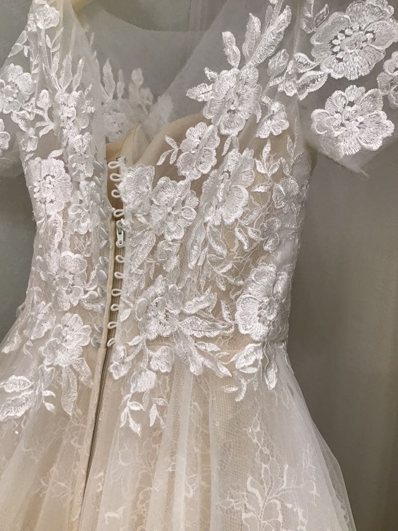 アイボリー レースウェディングドレス