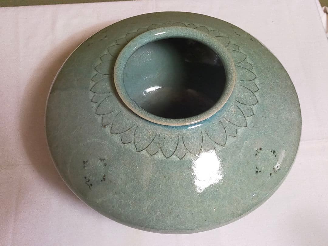 韓国 青磁唐草菊花珠盤形瓶 保証書付き