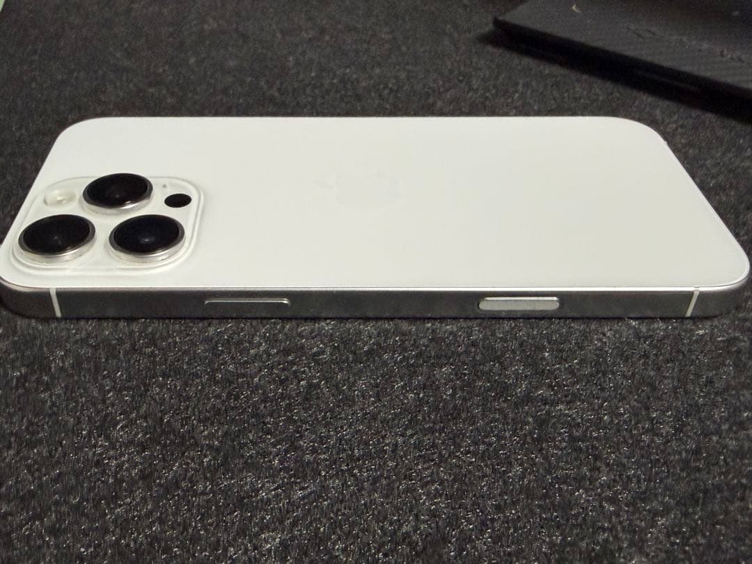 Apple iPhone 16 Pro Max ホワイトチタニウム 本体