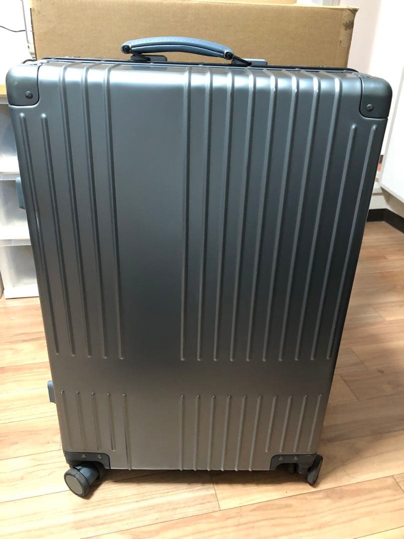 イノベーターアルミスーツケース