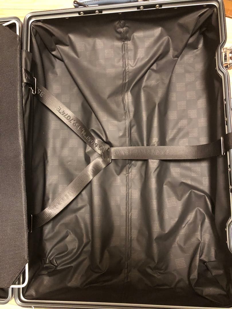 イノベーターアルミスーツケース