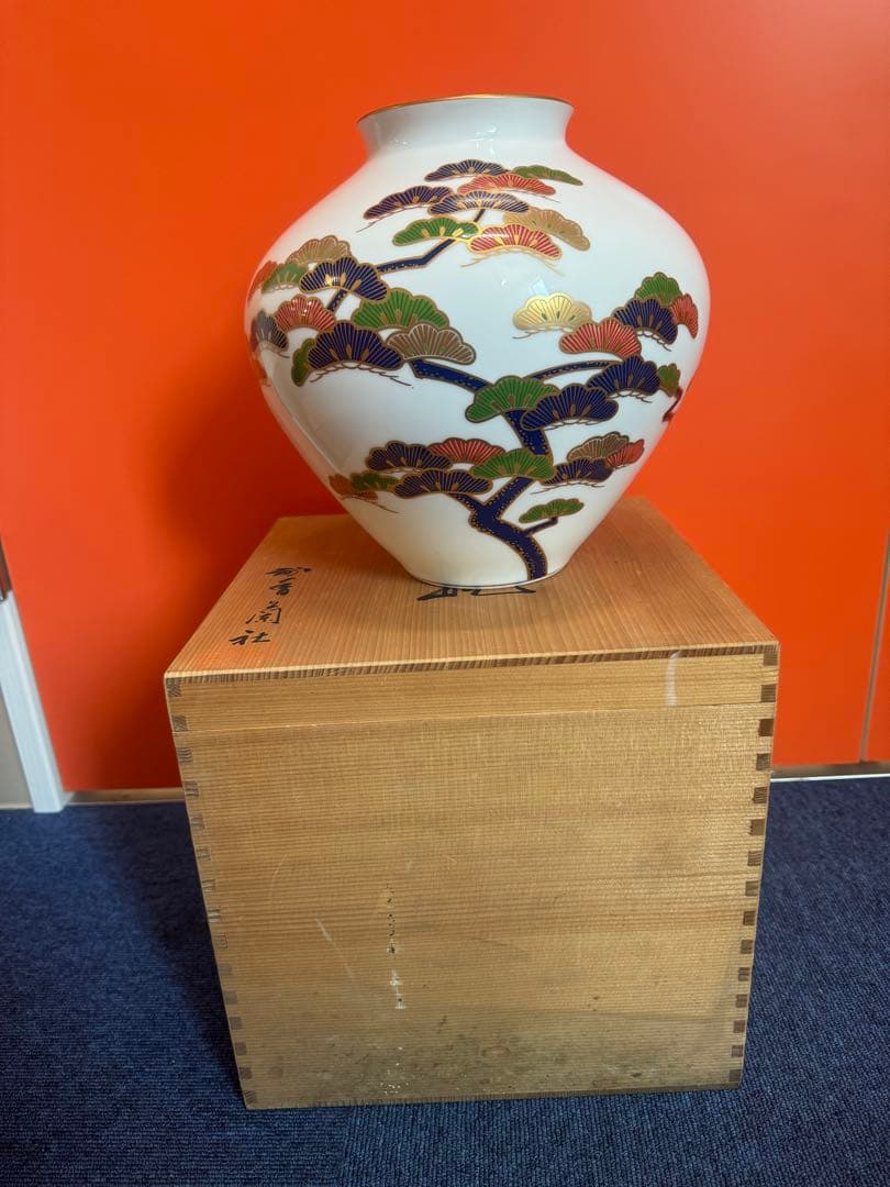 1801 香蘭社　金彩松絵　花瓶　未使用