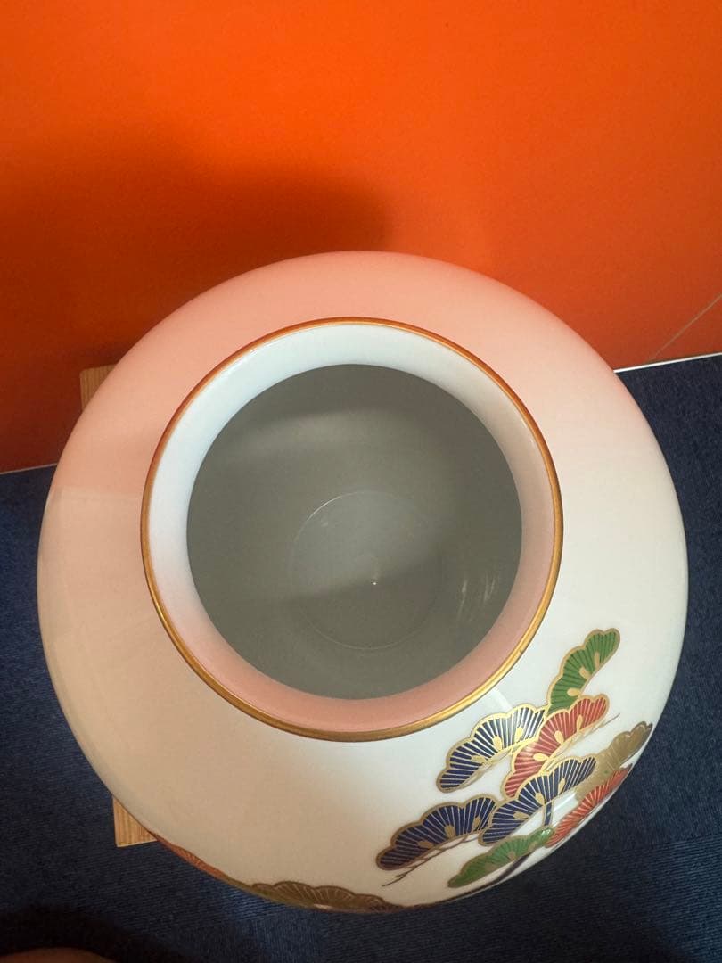 1801 香蘭社　金彩松絵　花瓶　未使用