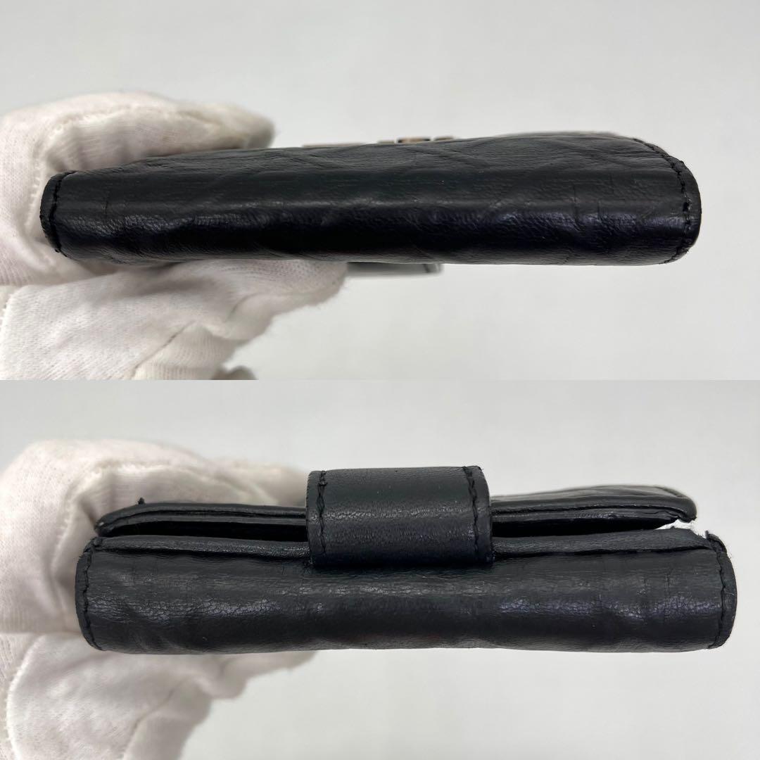 クリスチャンディオール 二つ折り財布 ロゴ金具 エンボス 黒 レザー 男女可能