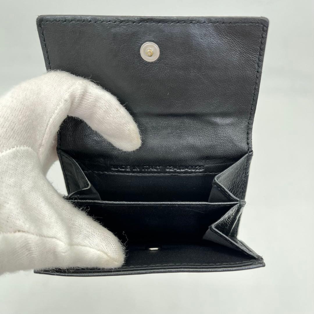 クリスチャンディオール 二つ折り財布 ロゴ金具 エンボス 黒 レザー 男女可能