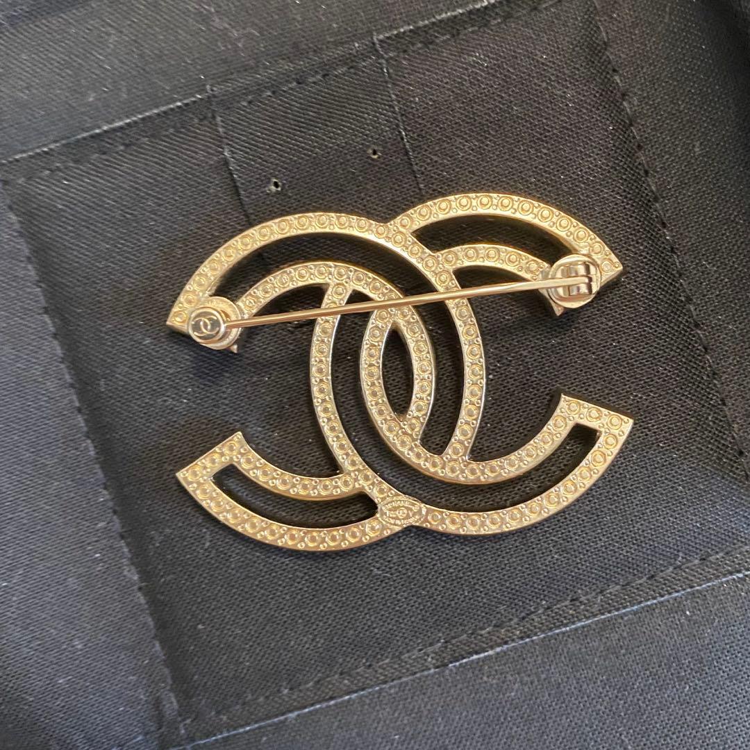 シャネル　ストンブローチ