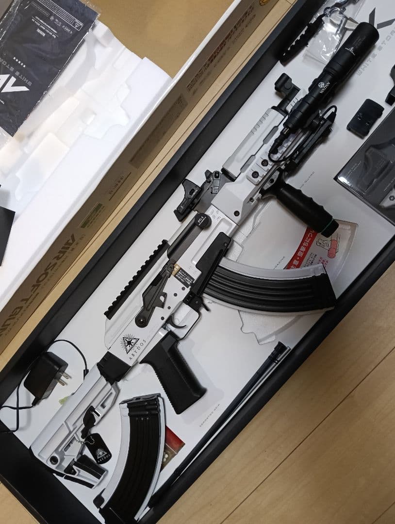 東京マルイ 次世代電動ガン AKホワイトストーム　マイクロプロサイト、ライト他