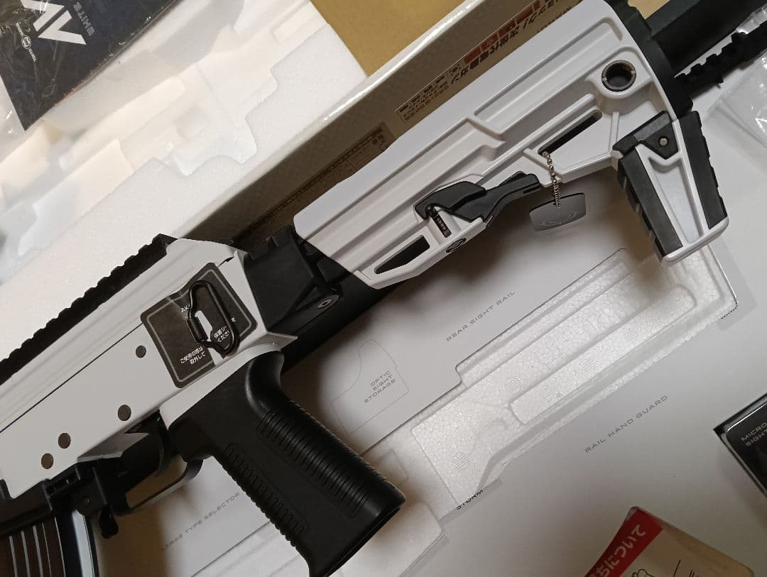 東京マルイ 次世代電動ガン AKホワイトストーム　マイクロプロサイト、ライト他