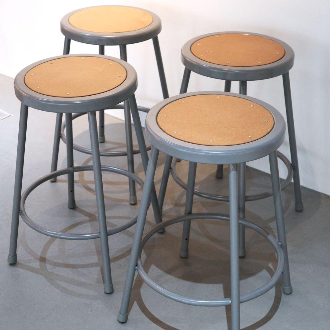 P.F.S LAB STOOL Round M 4脚