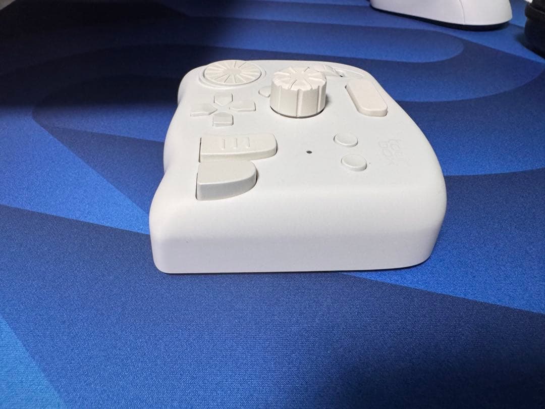 Tour Box Elite White 持ち運びケース付き