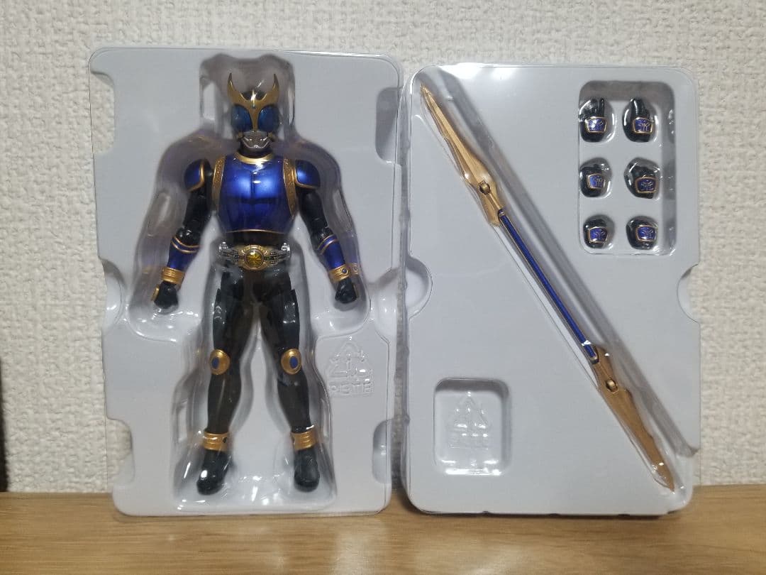 仮面ライダークウガ　真骨彫　ライジングドラゴンフォーム