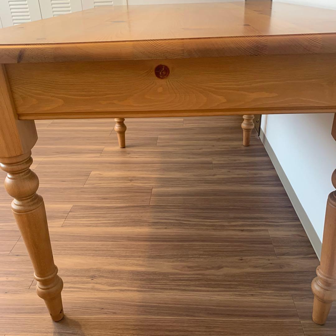 ザ・ペニーワイズ、ダイニングテーブル