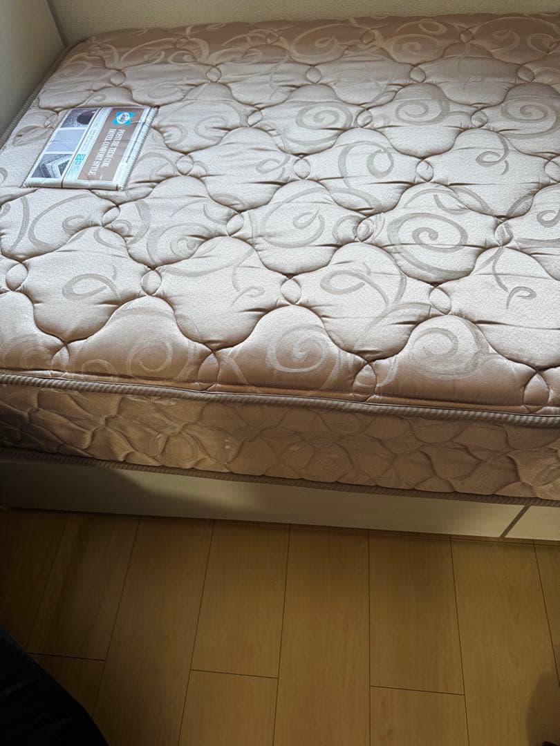 【1/8まで出品】シングルベッドフレーム +マットレス