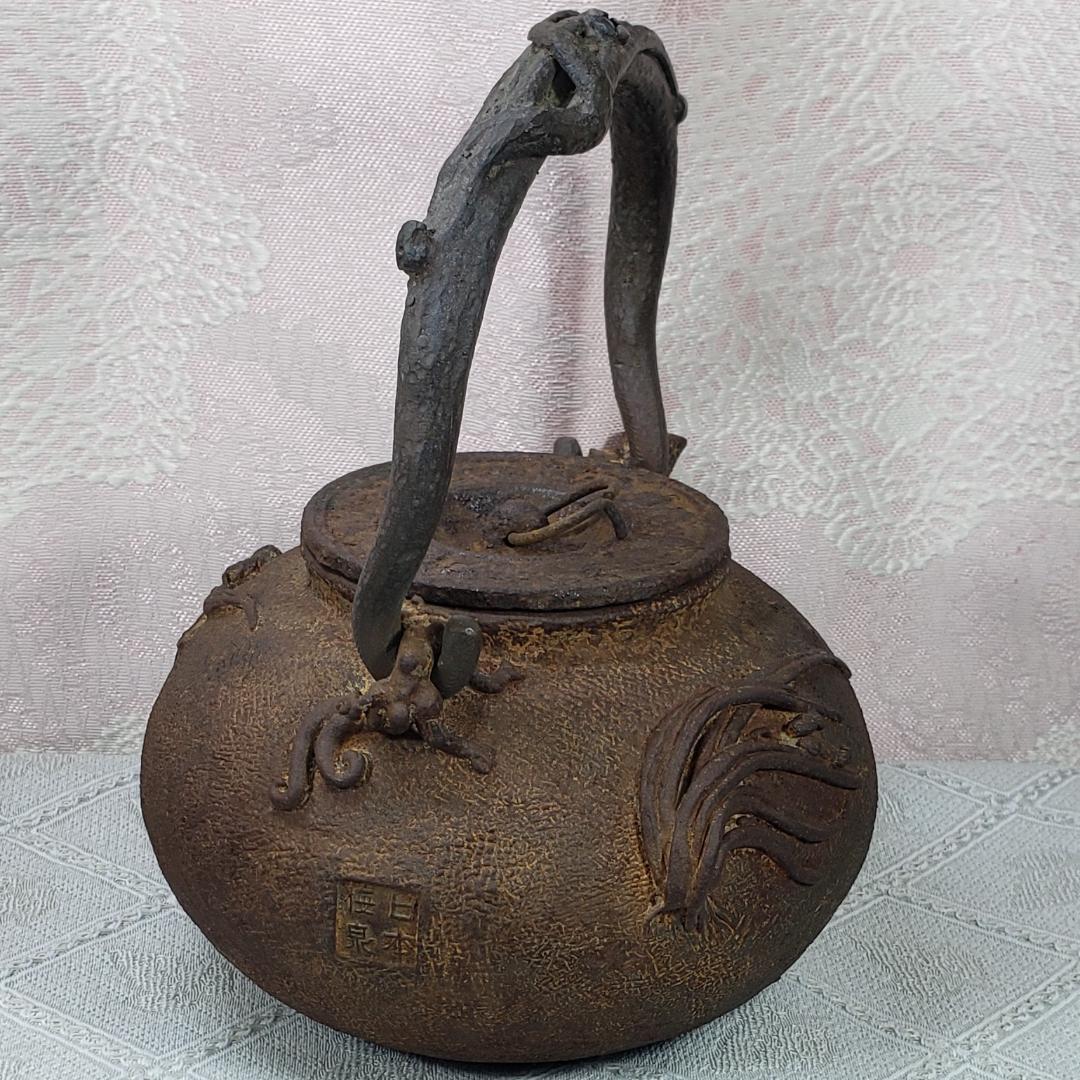 ◆『亀文堂 日本梅泉 饕餮紋蓋 銀象嵌提手 爛地紋 鉄瓶』 ◆検）安之介 龍文堂