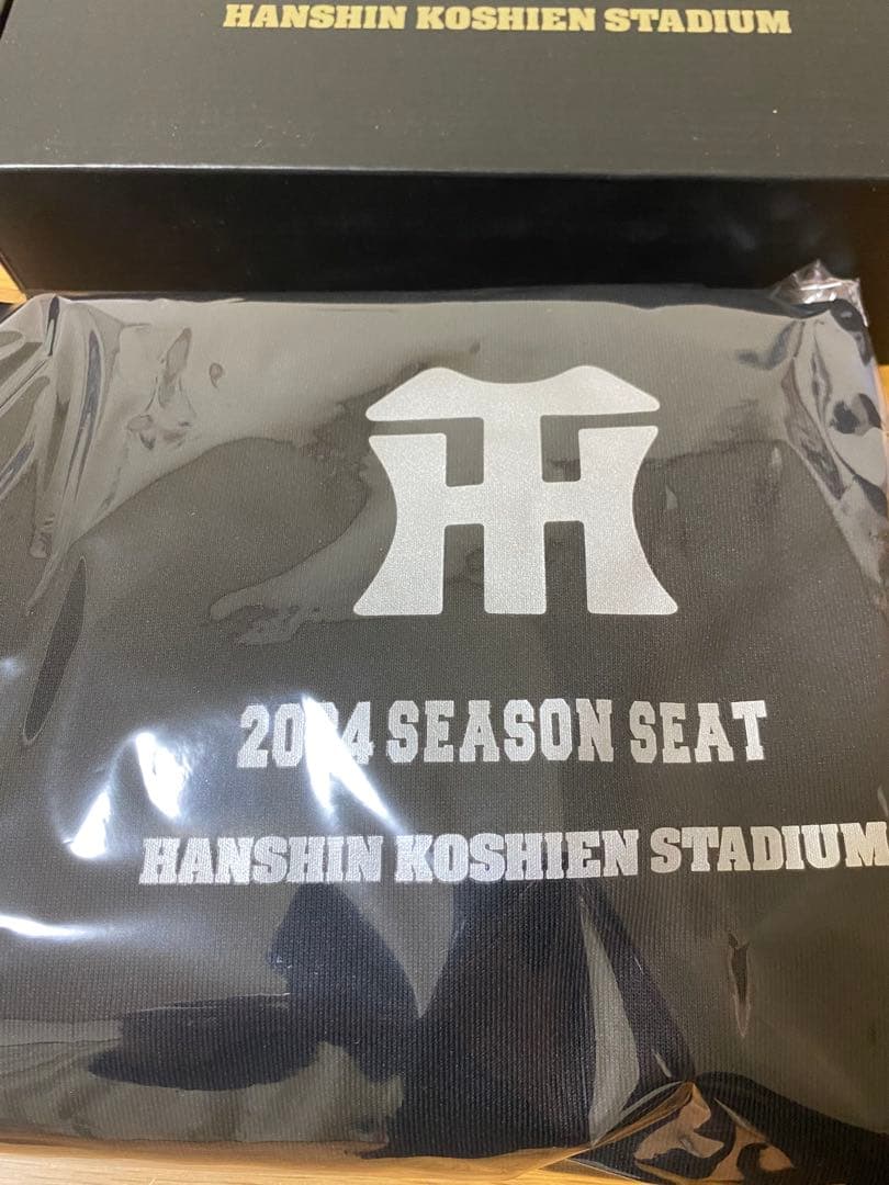 阪神甲子園球場 100周年記念ミニチュアジオラマ＆ パーカーLサイズ+オマケ付き