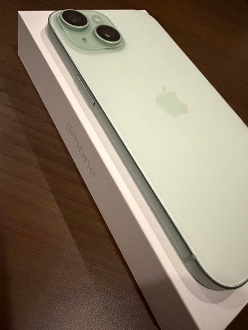 美品　iPhone15 グリーン　128GB