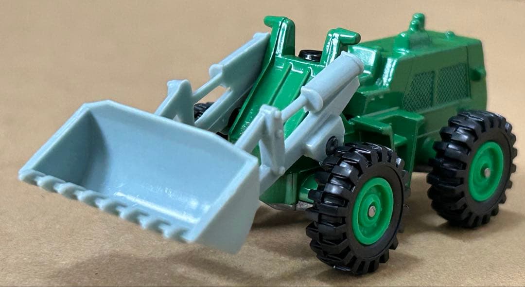 日本製 トミカ 古河 ホイールローダー グリーン