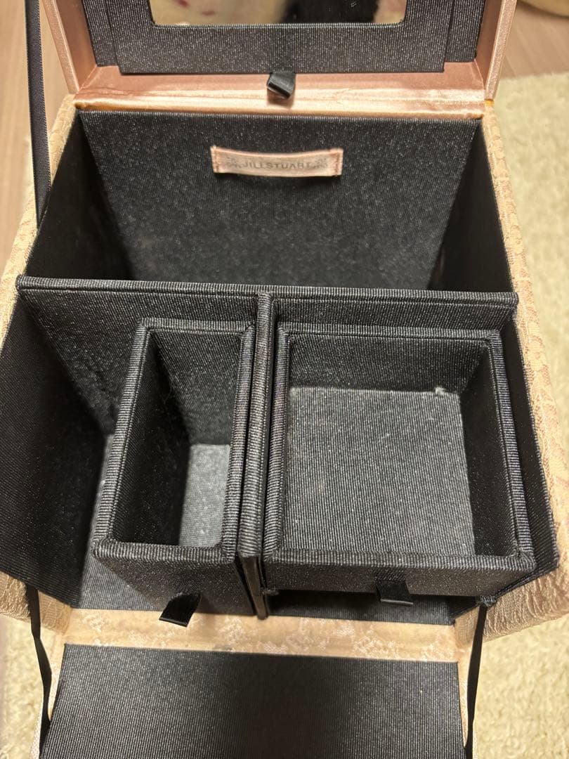 ジルスチュアート　2022限定メイクボックス