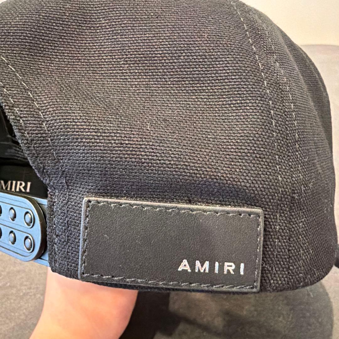 AMIRI 黒 キャップ 刺繍ロゴ