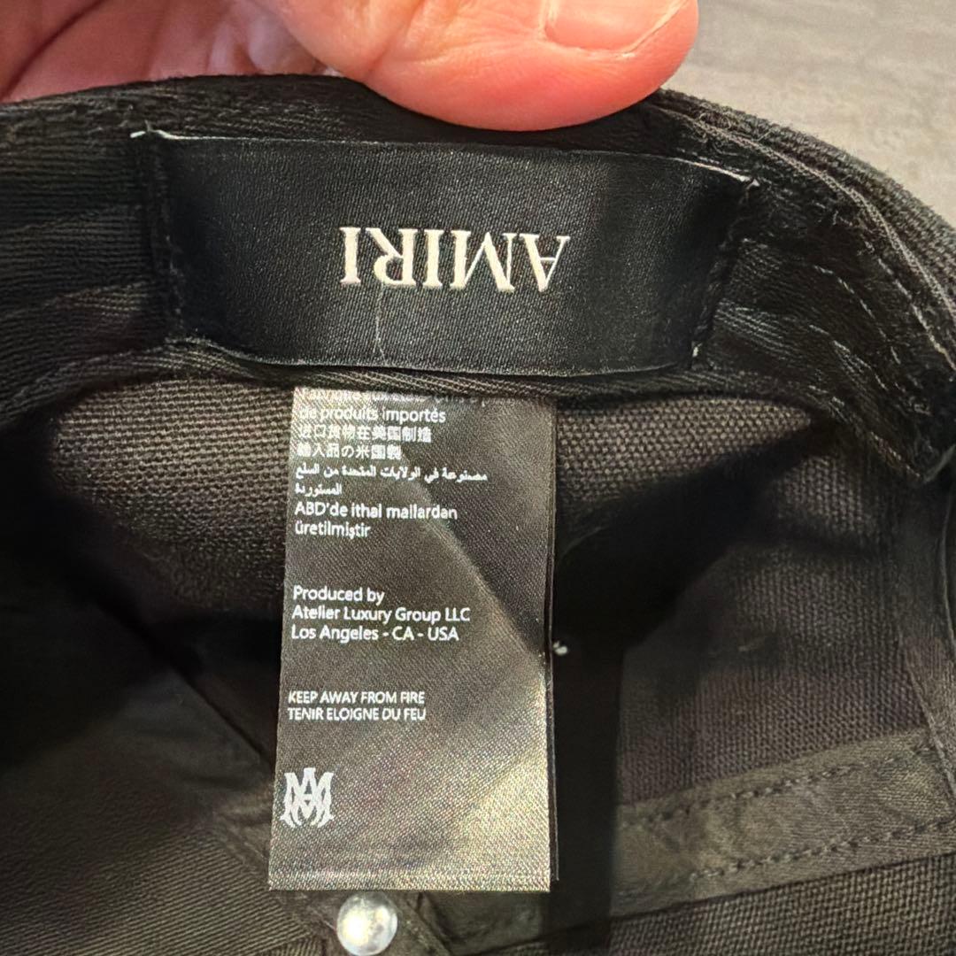 AMIRI 黒 キャップ 刺繍ロゴ