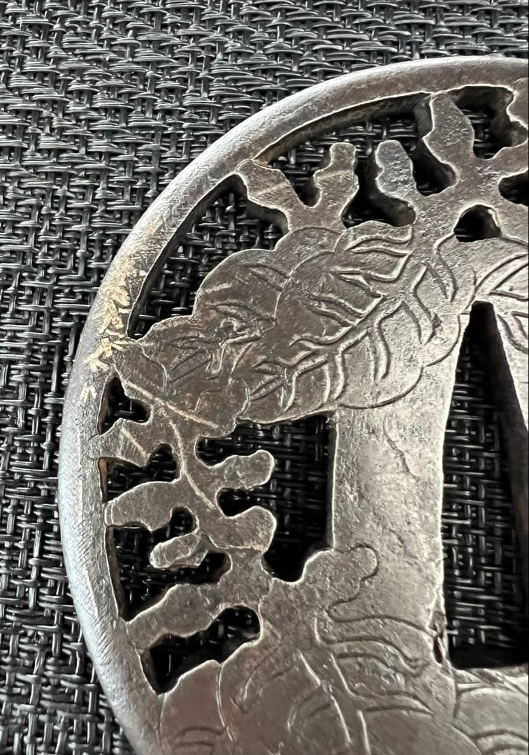 刀装具 刀鍔 鉃地 透かし鍔 吉祥文様 無銘 金象嵌 時代物 アンティーク 箱付