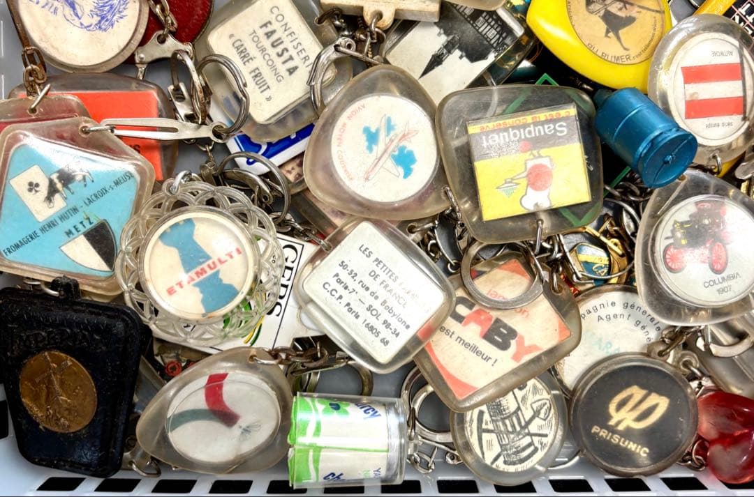 987【限定特価!100個!】ヴィンテージフランスフレンチ キーホルダー