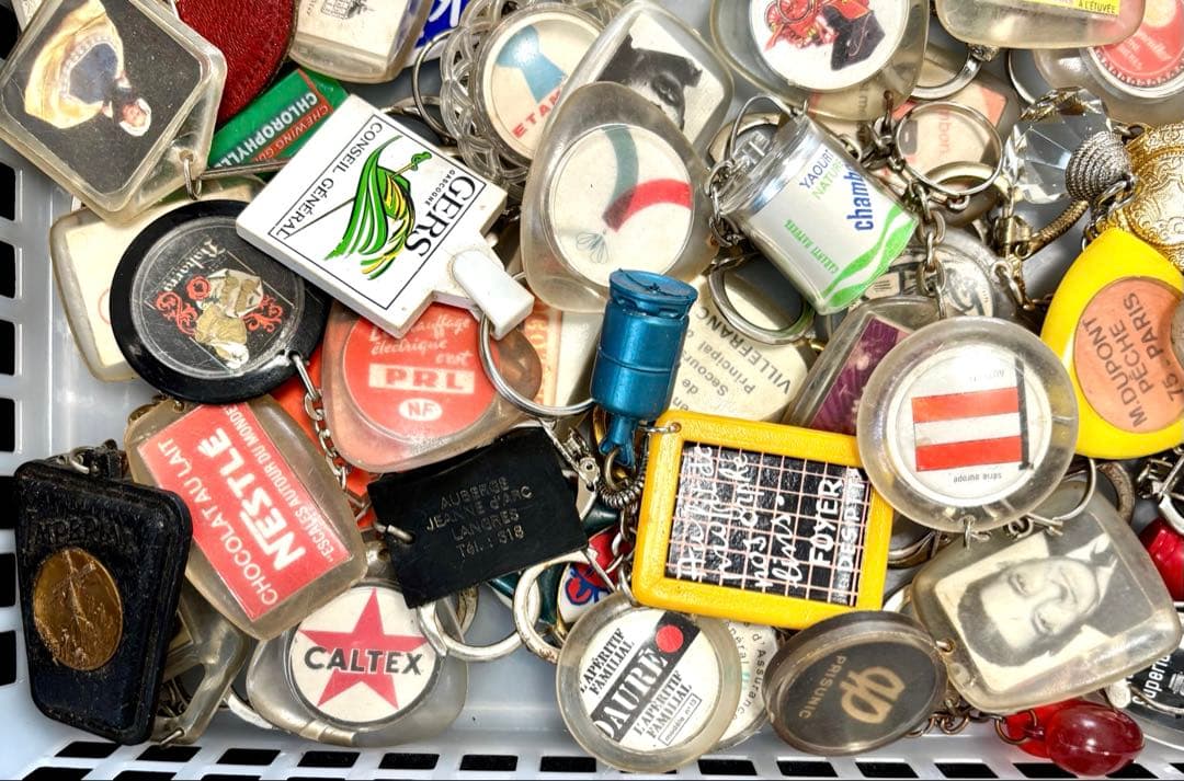 987【限定特価!100個!】ヴィンテージフランスフレンチ キーホルダー