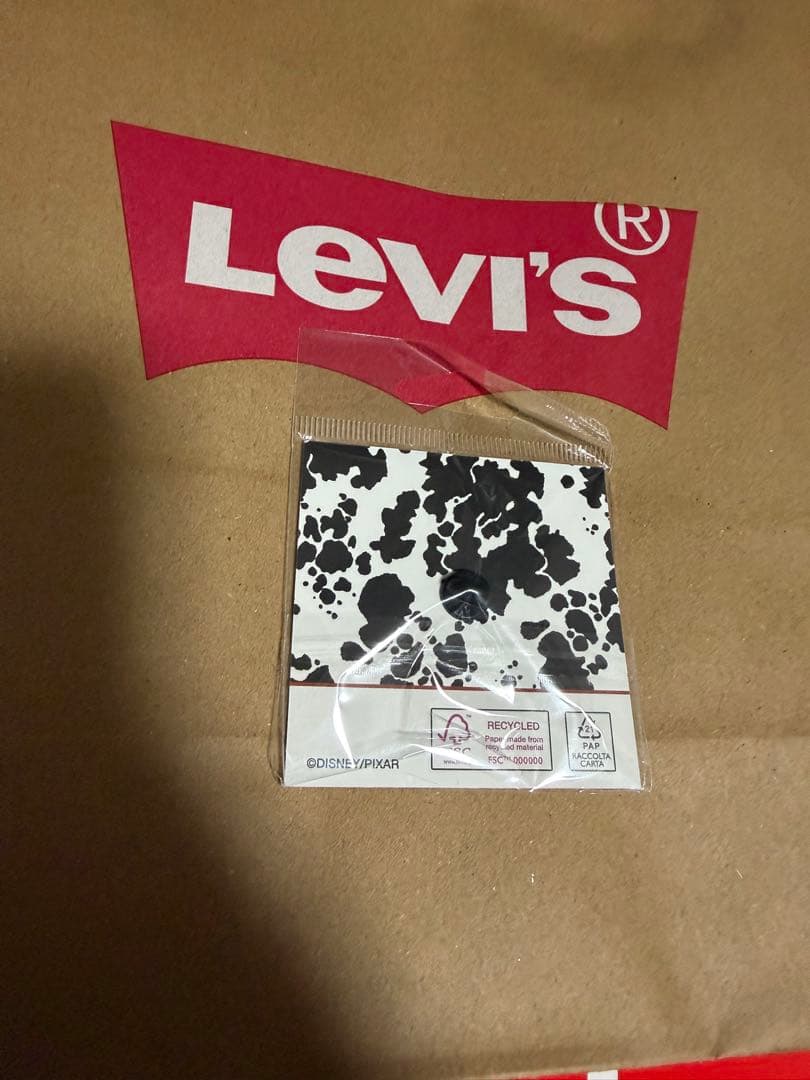 Levi's トイ・ストーリー ピンバッジ　ウッディ