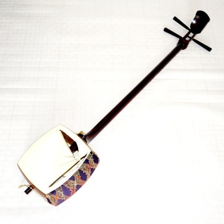 三味線　正寸　三ツ折　中棹　紫檀　丸打胴　弦なし　皮破れ