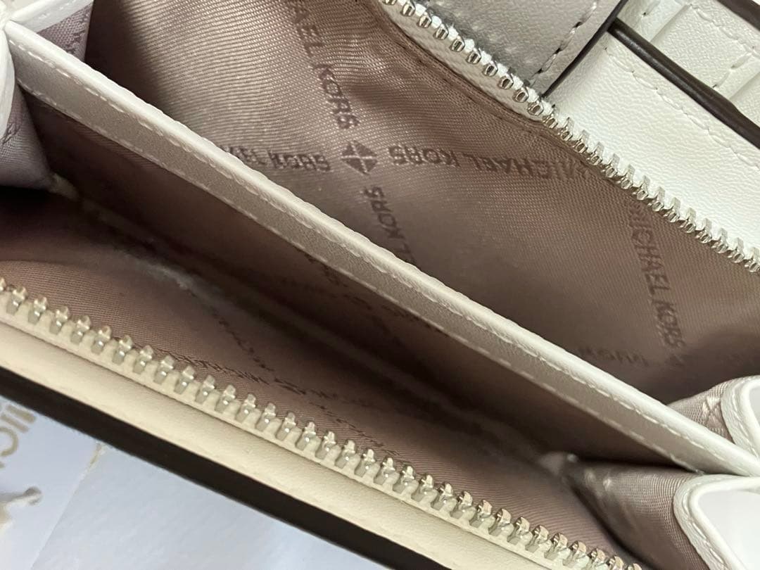 【新品タグ付き】 MICHAEL KORS マイケルコース 二つ折り財布 ブルー