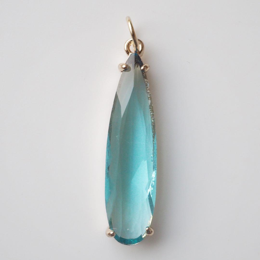 【はくとん( 'ω')ŧ‹\"ŧ‹\"】アップルグリーンカルセドニーイヤリング