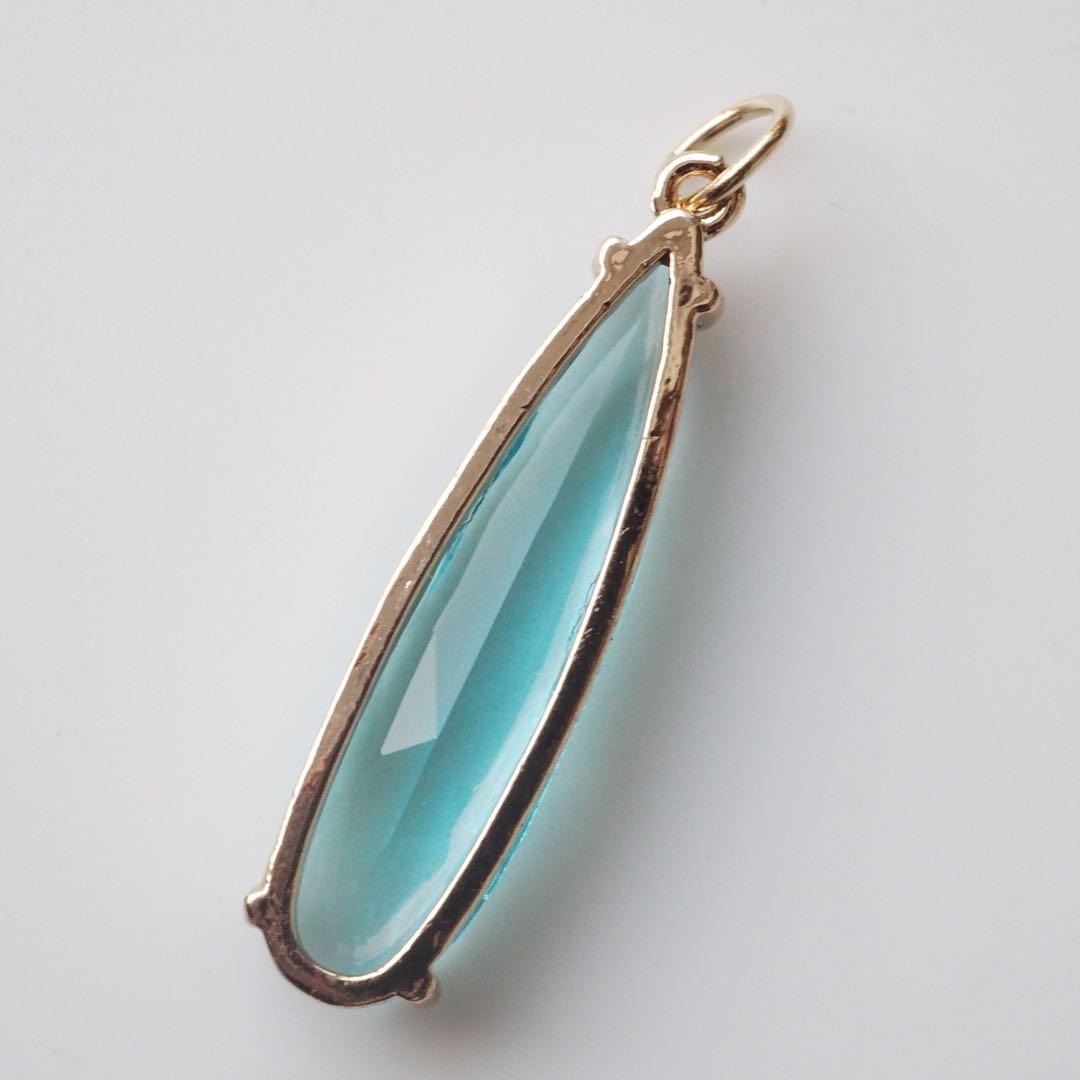 【はくとん( 'ω')ŧ‹\"ŧ‹\"】アップルグリーンカルセドニーイヤリング