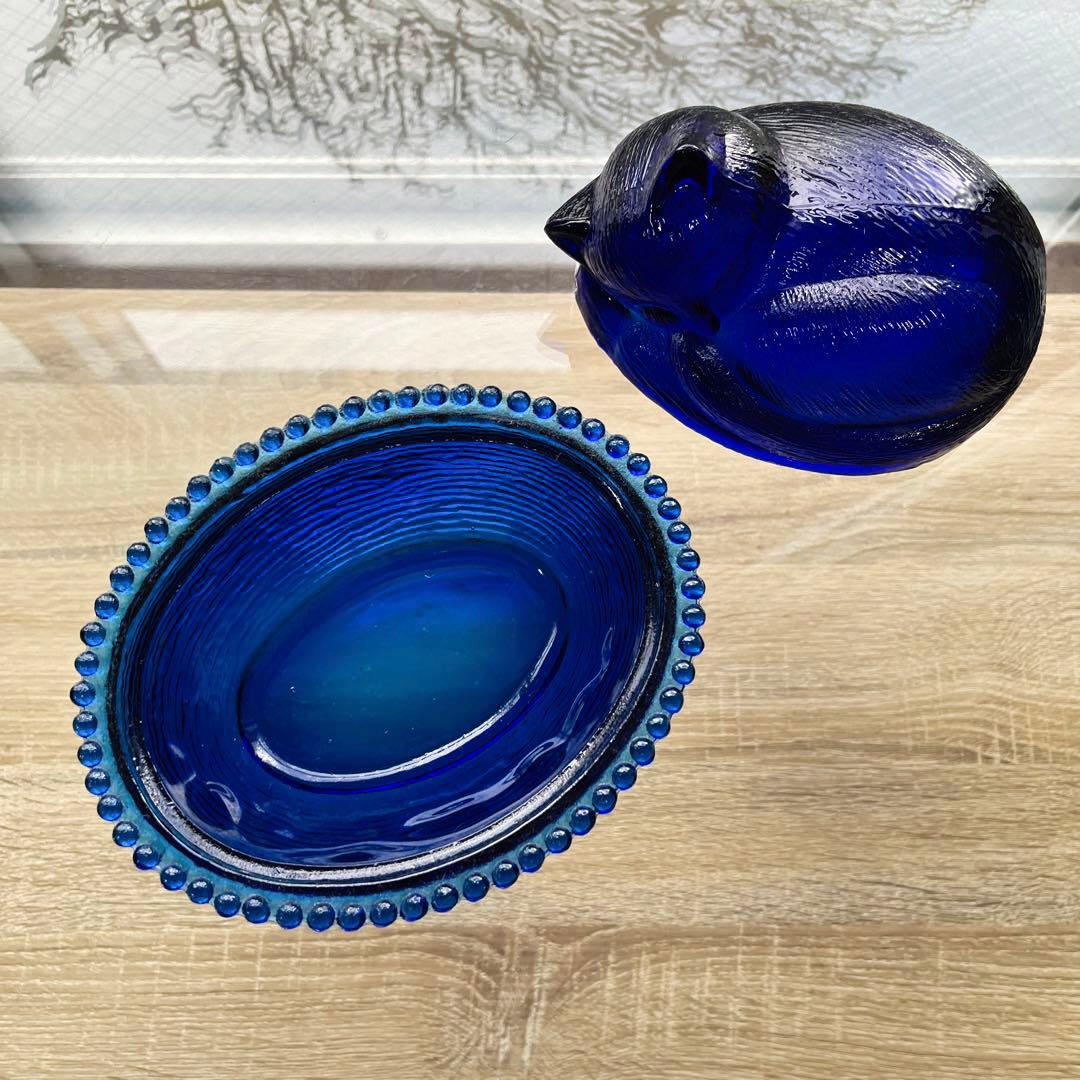 骨董　時代ガラス　希少　瑠璃色ガラス　眠り猫モチーフ　蓋物　菓子瓶　キャニスター