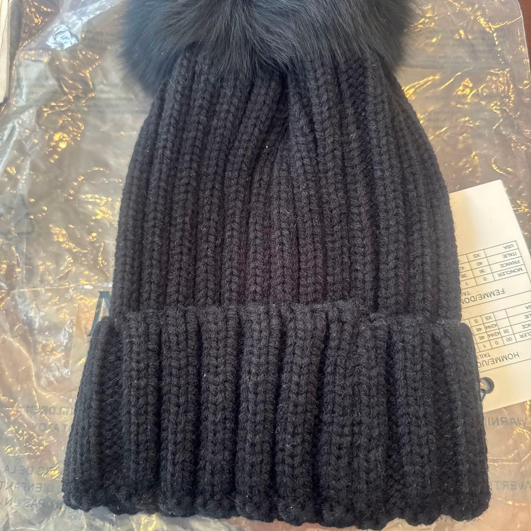 MONCLER ブラック ニット帽 ファー付き