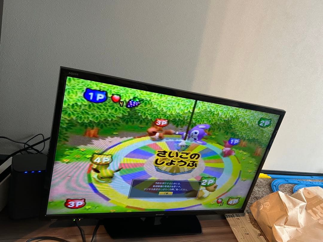 テレビ32型　リモコンあり電池箇所ふた、壊れてます