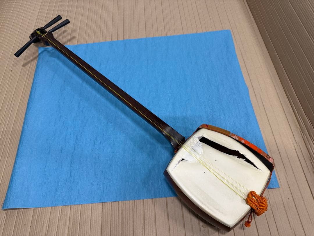 ケース付　三味線　本革　花林　三つ折れ　皮破れ 琉球三線　本蛇皮　本皮